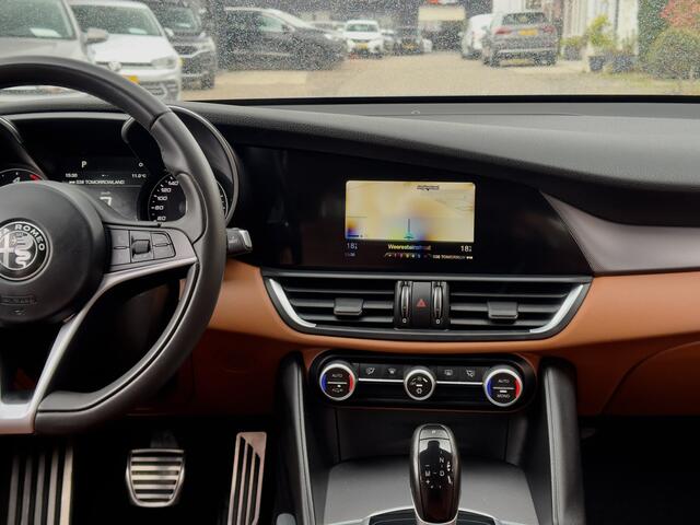 Alfa Romeo GIULIA 2.2 AUT8 SUPER 180PK LEDER NAVI AIRCO LED LMV PDC