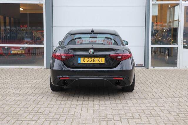 Alfa Romeo GIULIA 2.0T SPRINT/VELOCE.INT/STOEL.STUUR.VERW/ADAP.CRUISE/19