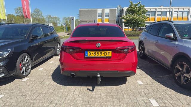 Alfa Romeo GIULIA 2.0T 200pk | Trekhaak | 1.600kg Trekgewicht | Navigatie