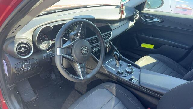 Alfa Romeo GIULIA 2.0T 200pk | Trekhaak | 1.600kg Trekgewicht | Navigatie