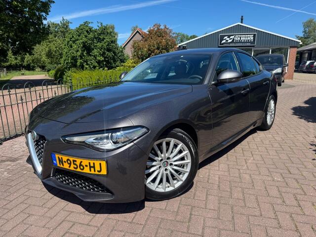 Alfa Romeo GIULIA 2.0T Super 200 PK Automaat *Leder*Keyless*Zeer nette auto