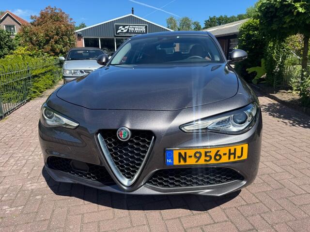 Alfa Romeo GIULIA 2.0T Super 200 PK Automaat *Leder*Keyless*Zeer nette auto