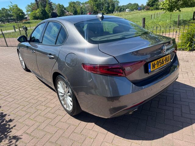Alfa Romeo GIULIA 2.0T Super 200 PK Automaat *Leder*Keyless*Zeer nette auto
