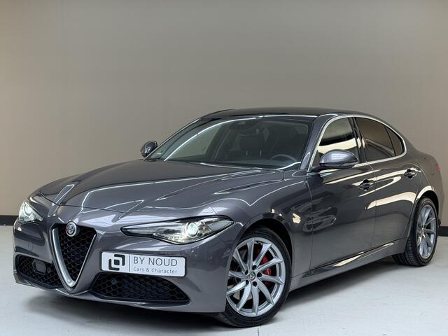 Alfa Romeo GIULIA 2.0T Super, 200Pk, 2020, 1ste eigenaar, Volledig onderhouden, Panoramadak, Climate control, Cruise control, Parkeersensoren, Xenon koplampen, Elektrische stoelen, Stoel + stuurverwarming,
