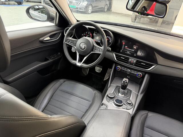 Alfa Romeo GIULIA 2.0T Super, 200Pk, 2020, 1ste eigenaar, Volledig onderhouden, Panoramadak, Climate control, Cruise control, Parkeersensoren, Xenon koplampen, Elektrische stoelen, Stoel + stuurverwarming,