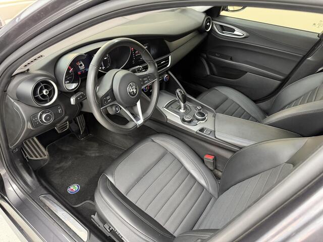 Alfa Romeo GIULIA 2.0T Super, 200Pk, 2020, 1ste eigenaar, Volledig onderhouden, Panoramadak, Climate control, Cruise control, Parkeersensoren, Xenon koplampen, Elektrische stoelen, Stoel + stuurverwarming,