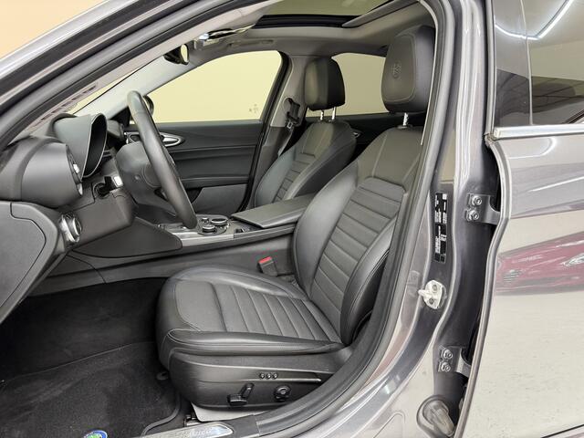 Alfa Romeo GIULIA 2.0T Super, 200Pk, 2020, 1ste eigenaar, Volledig onderhouden, Panoramadak, Climate control, Cruise control, Parkeersensoren, Xenon koplampen, Elektrische stoelen, Stoel + stuurverwarming,