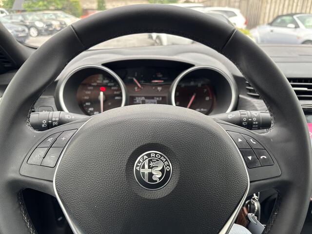 Alfa Romeo GIULIETTA 1.4 Turbo Sport Matte lak / Carplay / Camera