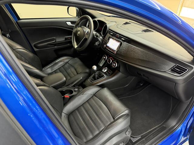 Alfa Romeo GIULIETTA 1.4 Turbo Super, 120Pk, 2018, 2de eigenaar, Volledig leder, Memory stoelen, Navigatie, Xenon koplampen, Stoelverwarming, Climate control, Stuurbediening,