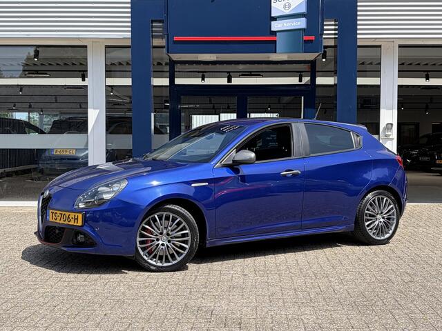 Alfa Romeo GIULIETTA 1.4 Turbo MultiAir Business Super / Automaat / NL-Auto / Vol-Leder / Stuurwiel-Flippers / Cruise-Control / Climate-Control / DAB Radio-Bluetooth / Navi / PDC / 18'' LMV / All-Season / ENZ.