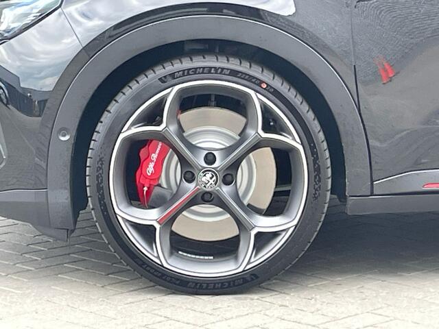 Alfa Romeo Junior Elettrica 280 PK Veloce 54 kWh SportStoelen | Sport onderstel | Full Options