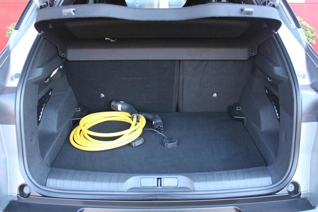 Alfa Romeo Junior ELETTRICA SPECIALE 156PK 54 kWh | WARMTEPOMP! | "SABELT" STOELEN MET LEDEREN/ALCANTARA BEKLEDING | PANORAMISCH SCHUIF/KANTEL DAK | BICOLOR DAK (ZWART DAK) | TECHNOLOGIE PAKKET (O.A. FULL LED ADAPTIVE MATRIX KOPLAMPEN/DODEHOEK DETECTIE/DRAADLOZE TELEFOONLA