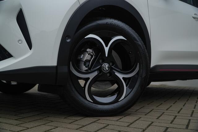 Alfa Romeo Junior 1.2 Turbo 136 PK Ibrida Speciale | Techno | Pano | Direct Leverb