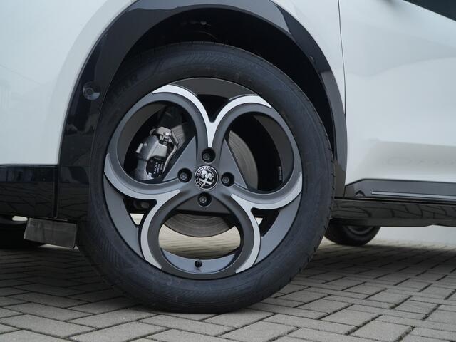 Alfa Romeo Junior 1.2 Turbo Ibrida 145 PK Sport Speciale | Pano | Techno | 18"