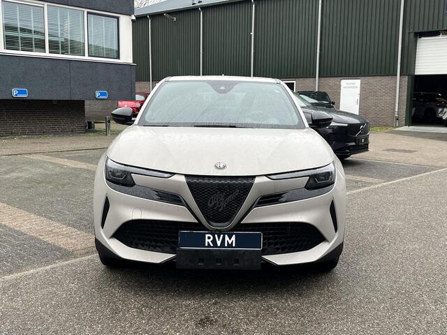 Alfa Romeo Junior Elettrica 54 kWh 15.000KM!! | FABRIEKSGARANTIE | APPLE CARPLAY| ANDROID AUTO| UNIEKE KLEUR! | ADAPTIVE CRUISE CONTROL|