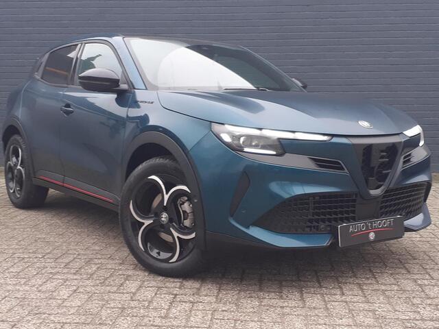 Alfa Romeo Junior 1.2 Turbo Hybrid Ibrida Speciale Sabelt Sport-stoelen/ Panorama-Schuif-Kanteldak/Pack Sport/Tech Pack/LED verlichting