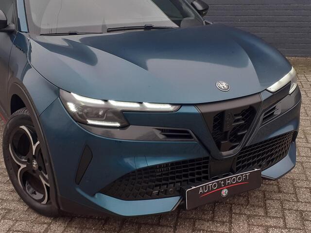 Alfa Romeo Junior 1.2 Turbo Hybrid Ibrida Speciale Sabelt Sport-stoelen/ Panorama-Schuif-Kanteldak/Pack Sport/Tech Pack/LED verlichting