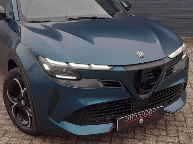 Alfa Romeo Junior 1.2 Turbo Hybrid Ibrida Speciale Sabelt Sport-stoelen/ Panorama-Schuif-Kanteldak/Pack Sport/Tech Pack/LED verlichting