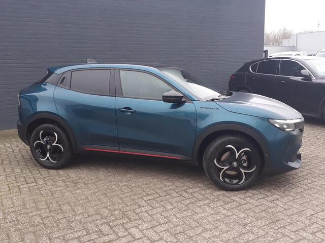 Alfa Romeo Junior 1.2 Turbo Hybrid Ibrida Speciale Sabelt Sport-stoelen/ Panorama-Schuif-Kanteldak/Pack Sport/Tech Pack/LED verlichting