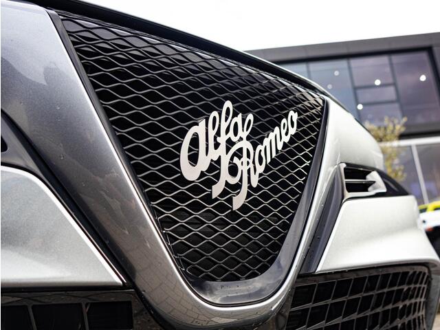 Alfa Romeo Junior 1.2 Turbo Hybrid Ibrida Speciale | ACC | LED |