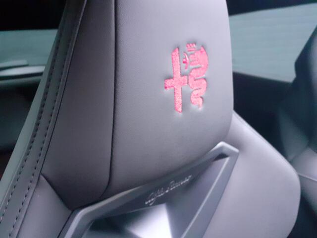 Alfa Romeo Junior 1.2 Turbo 145pk Hybrid Ibrida Speciale Edizione Speciale /Sabelt-Sportstoelen/Panorama-Dak/Leder-Alcantara-bekleding