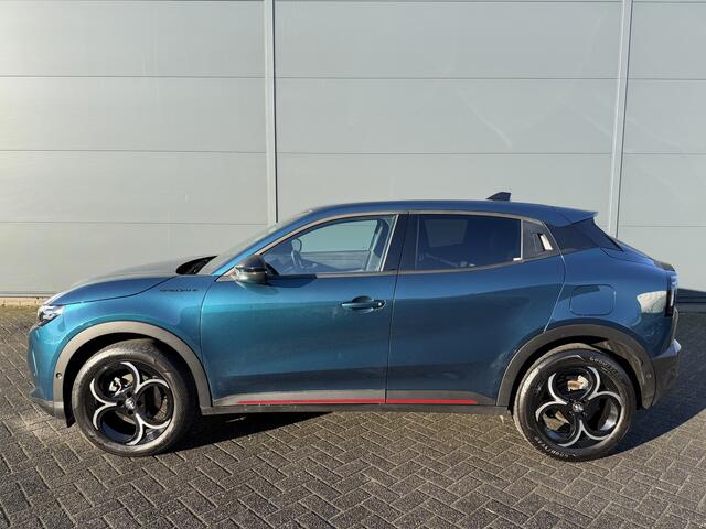 Alfa Romeo Junior 1.2 Turbo Hybrid Ibrida Sport Speciale (Stoelverwarming - Elektrische Klep - LED - 18"- Adaptieve Cruise Controle - Keyless Entry - Automatische Airco - Parkeersensoren V+A)