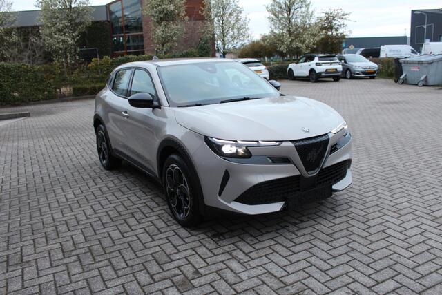 Alfa Romeo Junior Elettrica 54 kWh Clima-Cruise-Keyless-Carplay