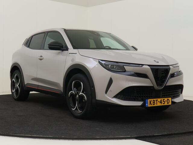 Alfa Romeo Junior 1.2 Turbo Hybrid Ibrida Speciale AUTOMAAT !