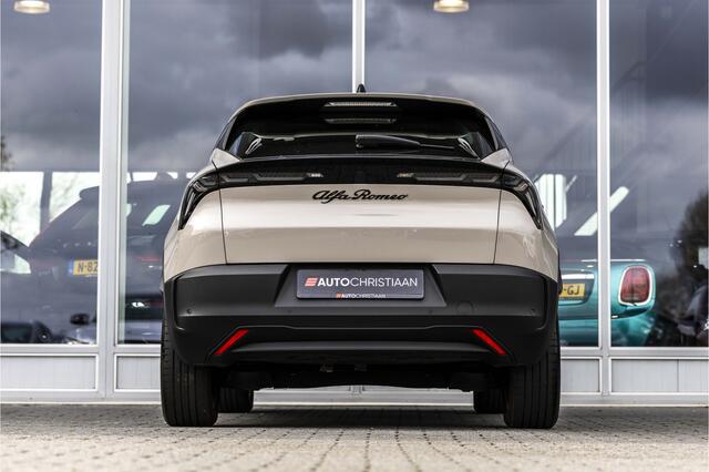 Alfa Romeo Junior Elettrica 54 kWh | ACC | Carplay