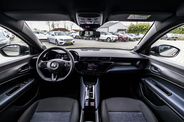 Alfa Romeo Junior Elettrica 54 kWh | ACC | Carplay