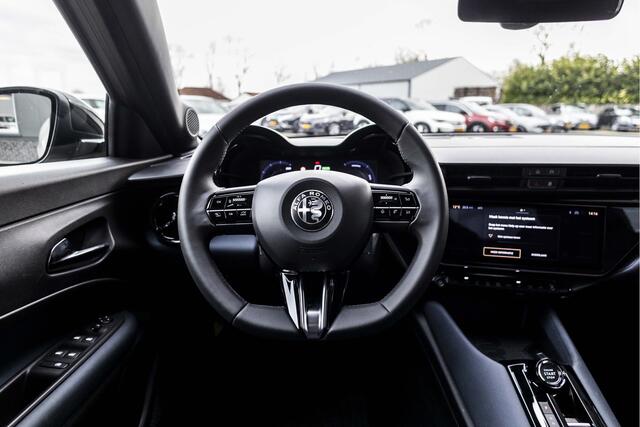 Alfa Romeo Junior Elettrica 54 kWh | ACC | Carplay