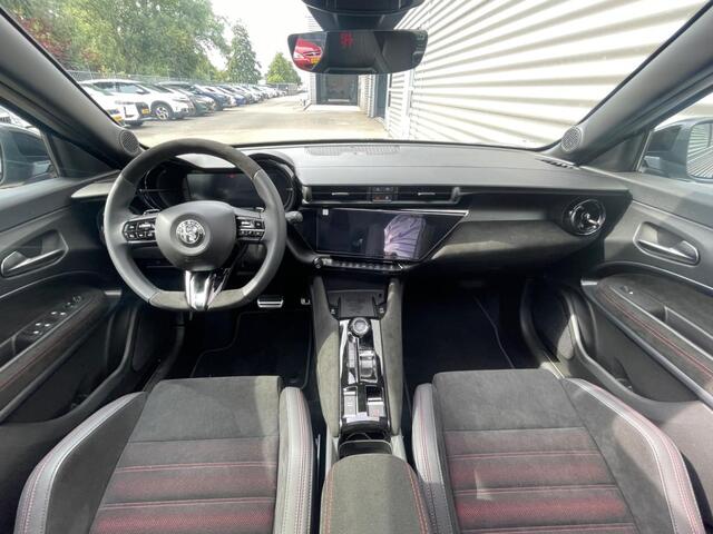 Alfa Romeo Junior 1.2 Turbo Hybrid Ibrida Q4 Sportpack | Techno Pakket | Schuif/kanteldak