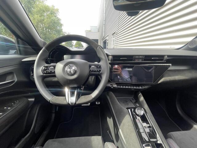 Alfa Romeo Junior 1.2 Turbo Hybrid Ibrida Q4 Sportpack | Techno Pakket | Schuif/kanteldak