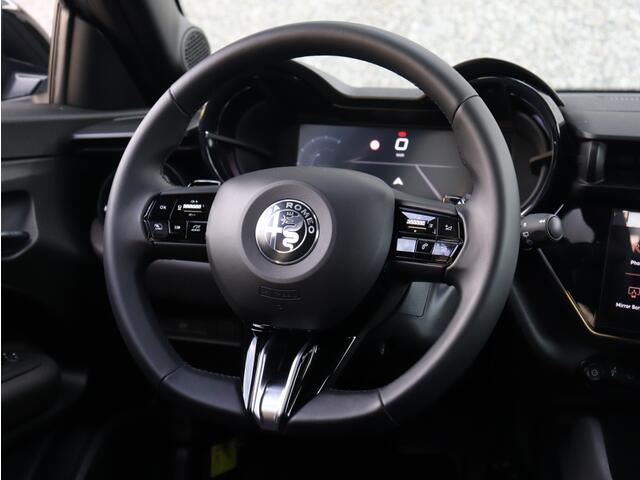 Alfa Romeo Junior 1.2 Turbo 136 PK Ibrida Speciale | Techno | Camera | Navi | Carp