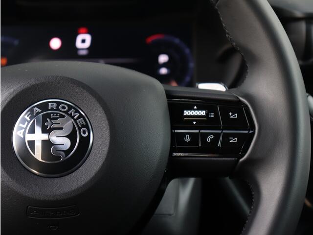 Alfa Romeo Junior 1.2 Turbo 136 PK Ibrida Speciale | Techno | Camera | Navi | Carp