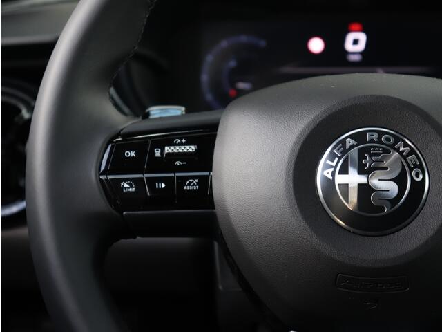 Alfa Romeo Junior 1.2 Turbo 136 PK Ibrida Speciale | Techno | Camera | Navi | Carp