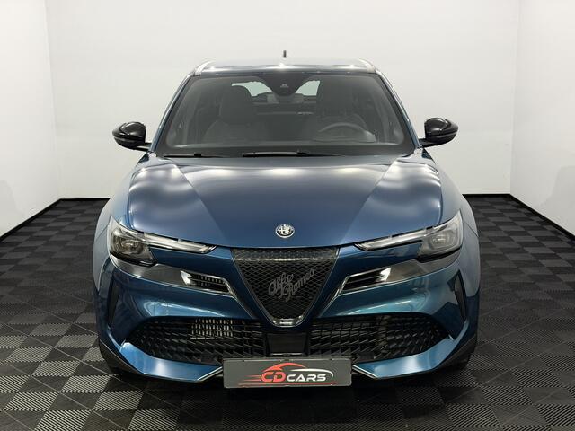 Alfa Romeo Junior 1.2 Turbo Hybrid Ibrida 145PK Apple carplay, Parkeersensoren, Cruise control, Keyless start, Virtual desk, Lichtmetalen velgen, 1 jaar garantie