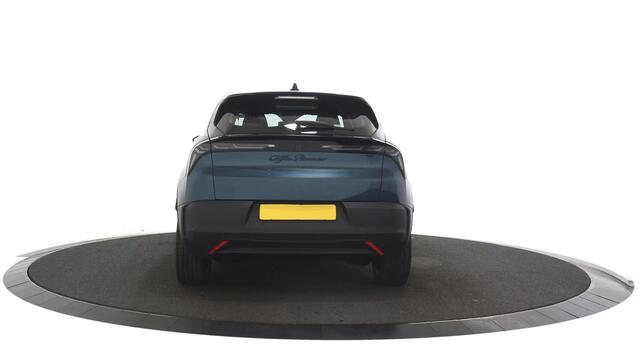 Alfa Romeo Junior Elettrica 54 kWh SOH 97% / Parkeerhulp / Carplay