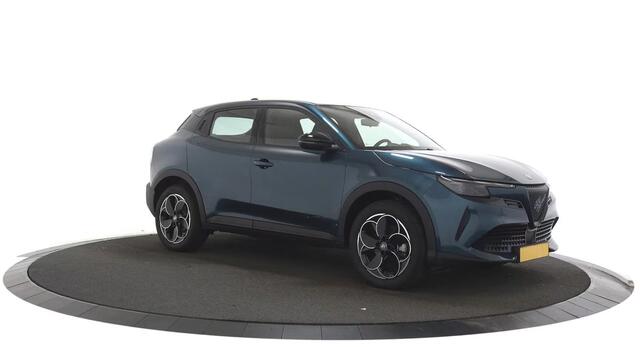 Alfa Romeo Junior Elettrica 54 kWh SOH 97% / Parkeerhulp / Carplay