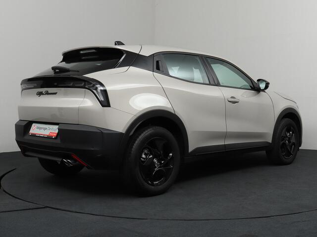 Alfa Romeo Junior 1.2 Turbo Hybrid Ibrida | Apple Carplay | Airco | LED | ACC!