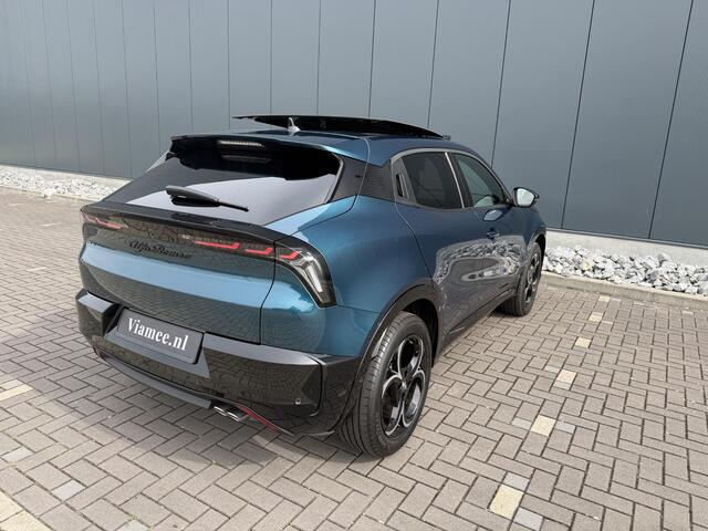 Alfa Romeo Junior 1.2 Turbo Hybrid Ibrida Speciale | PANO | Massage | Dodehoekdetectie | Camera