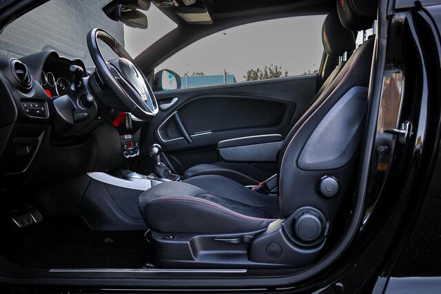 Alfa Romeo MITO 1.4 T MultiAir Veloce S PANO / CAMERA / CARBON