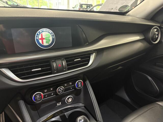 Alfa Romeo Stelvio 2.0 Turbo 280pk AWD Super Q4 Apple carplay, stuurschakeling, performance pack, stoel/stuurverwarming