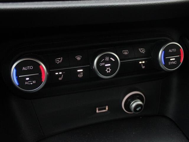 Alfa Romeo Stelvio 2.2d Super | LEDEREN BEKLEDING | 20" LICHTMETALEN VELGEN |