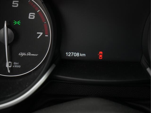 Alfa Romeo Stelvio 2.0 T AWD Ti | Lederen bekleding | Panoramisch schuif/kanteldak