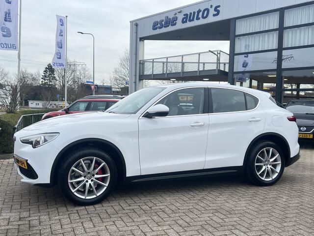 Alfa Romeo Stelvio 2.0 T 280 Pk AWD First Edition Xenon Navigatie Camera Elek Stoelen Leder Stoel + Stuurverwarming 19 inch Velgen DAB