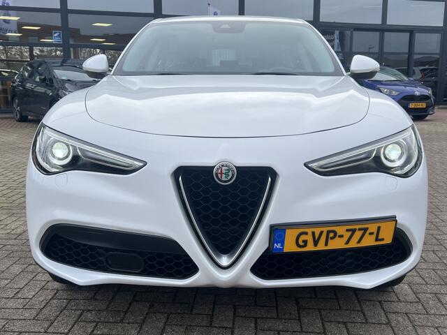 Alfa Romeo Stelvio 2.0 T 280 Pk AWD First Edition Xenon Navigatie Camera Elek Stoelen Leder Stoel + Stuurverwarming 19 inch Velgen DAB