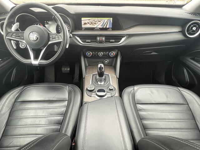 Alfa Romeo Stelvio 2.0 T 280 Pk AWD First Edition Xenon Navigatie Camera Elek Stoelen Leder Stoel + Stuurverwarming 19 inch Velgen DAB
