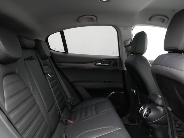 Alfa Romeo Stelvio 2.0 T AWD Super Q4 200pk Automaat Dealer O.H. | Adaptive Cruise | Camera | Lederen Sportstoelen Memory & Verwarmd | Keyless | Blis | BI Xenon | Lane Assist | El. Achterklep | Navigatie | DAB |