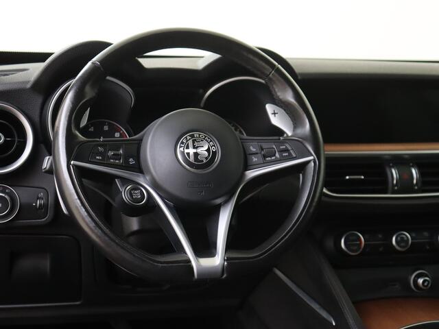 Alfa Romeo Stelvio 2.0 T AWD First Edition | Navigatie | Lederen bekleding | Lichtmetalen Velgen |